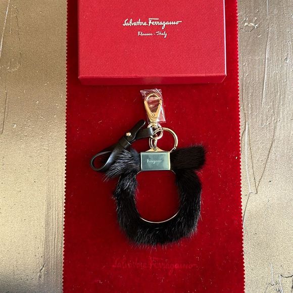 Salvatore Ferragamo Nero Visone Fur Key Chain - Picture 1 of 9